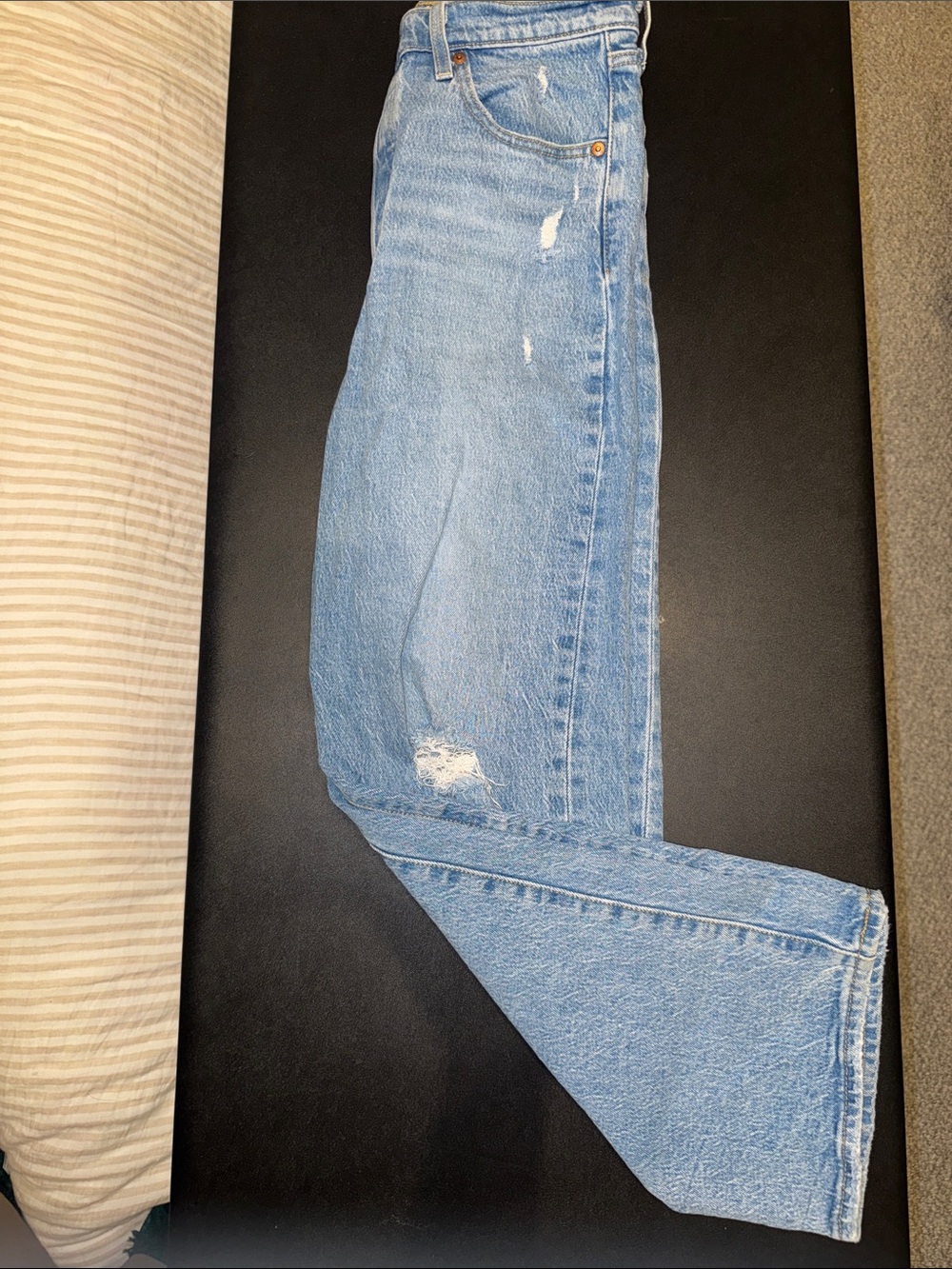 Levi's Ribcage Straight Ankle Jeans - Picture 2 of 8